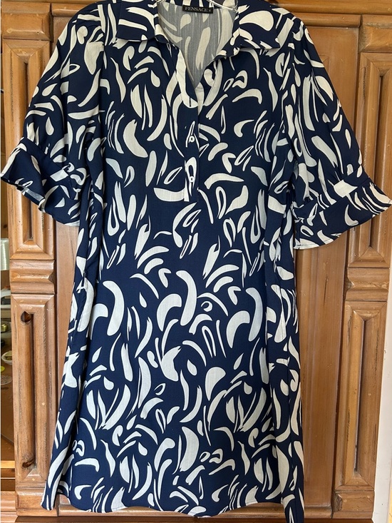 Dresses & Skirts - Navy/ white pattern dress with 3/4 sleeve